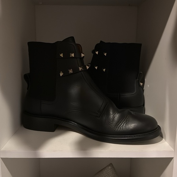 Valentino Rockstud ankle booties black leather